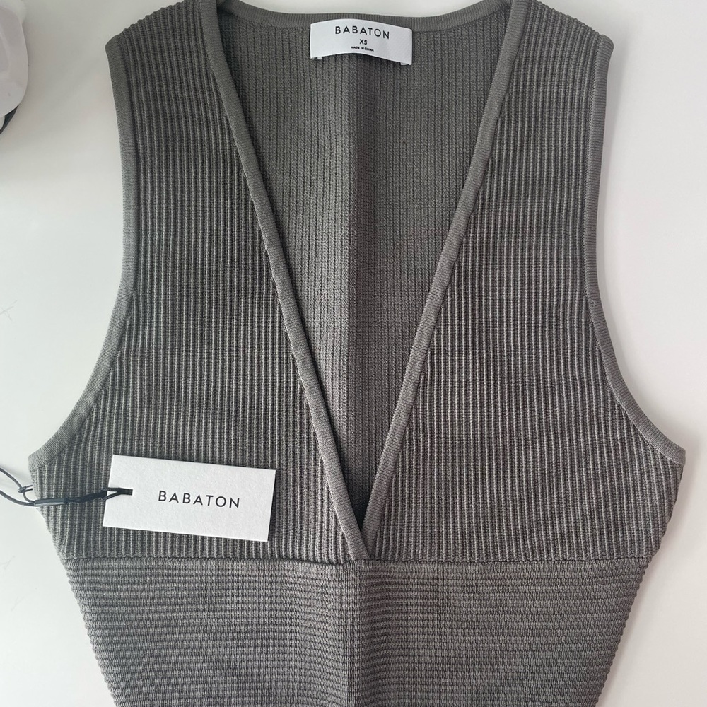 Aritzia Babaton Sculpt Crop Top Size XS Carlotta